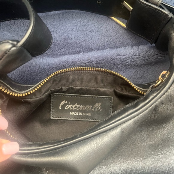 L’intervalle black crescent shoulder bag - Picture 4 of 8